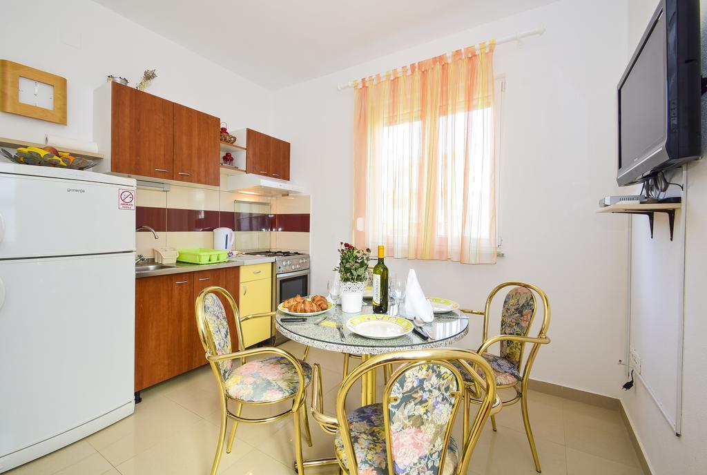 Amadrian Apartments Šibenik Habitación foto